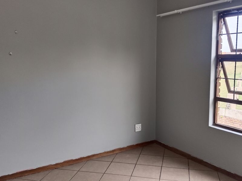 2 Bedroom Swan Ridge Flat - Secure Estate - Photo 8