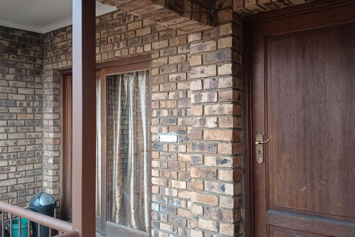 2 Bedroom Swan Ridge Flat - Secure Estate - Photo 2