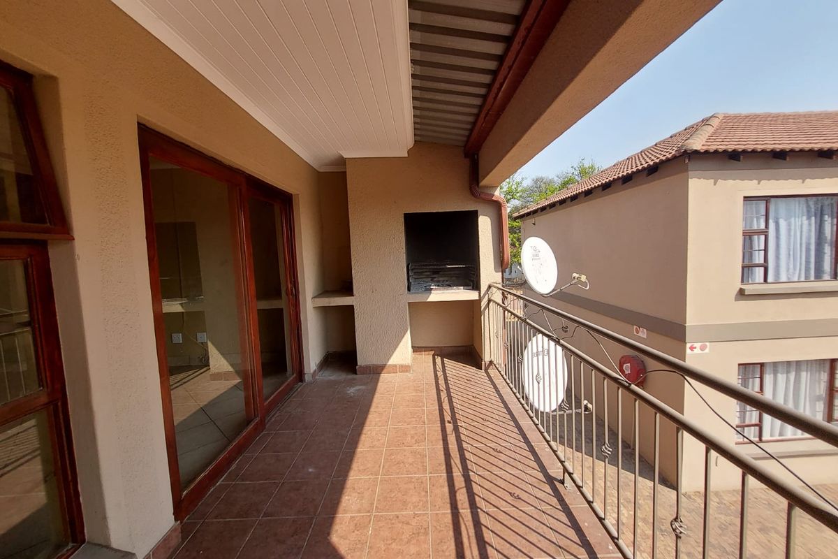 Stunning Flat/Apartment for Sale in Vaalpark - Prime Location - Photo 3