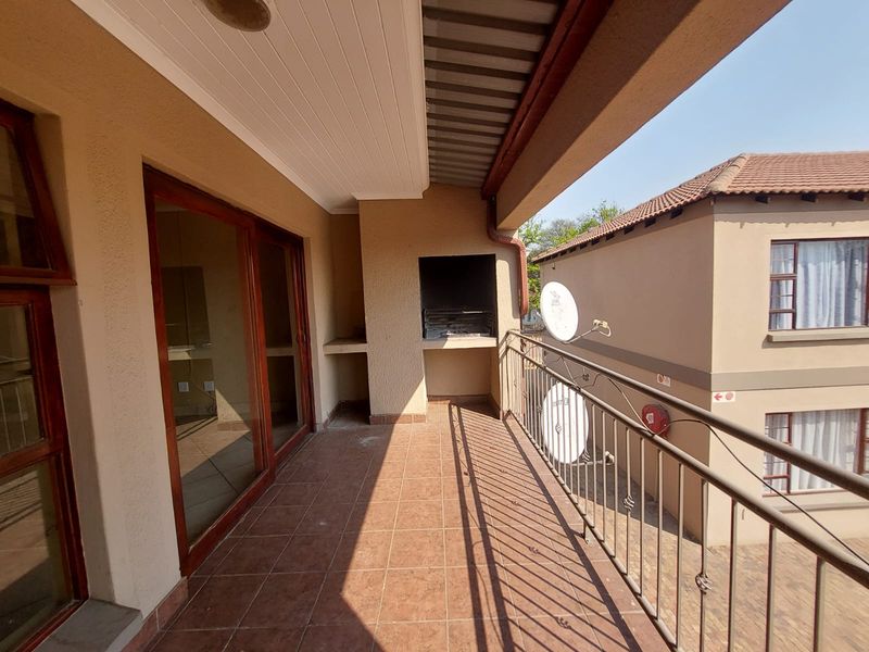 Stunning Flat/Apartment for Sale in Vaalpark - Prime Location - Photo 3