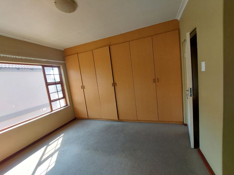 Stunning Flat/Apartment for Sale in Vaalpark - Prime Location - Photo 8