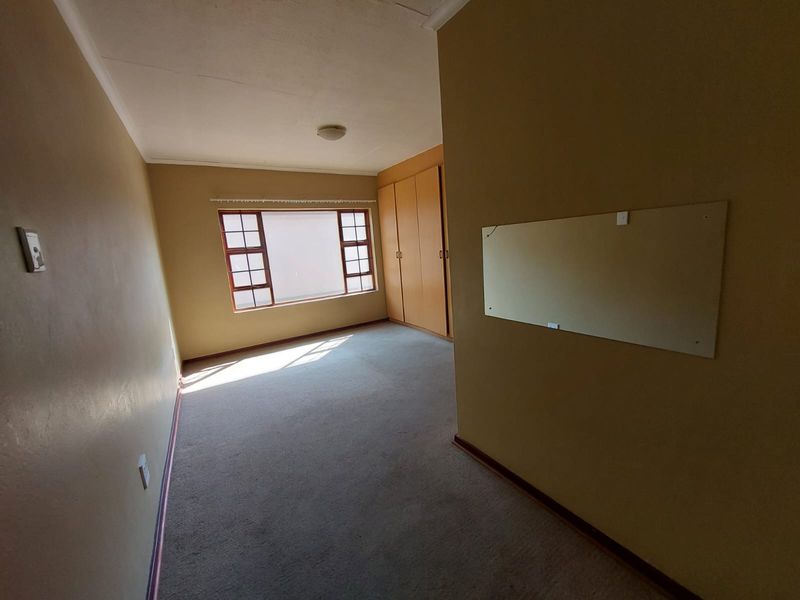 Stunning Flat/Apartment for Sale in Vaalpark - Prime Location - Photo 9