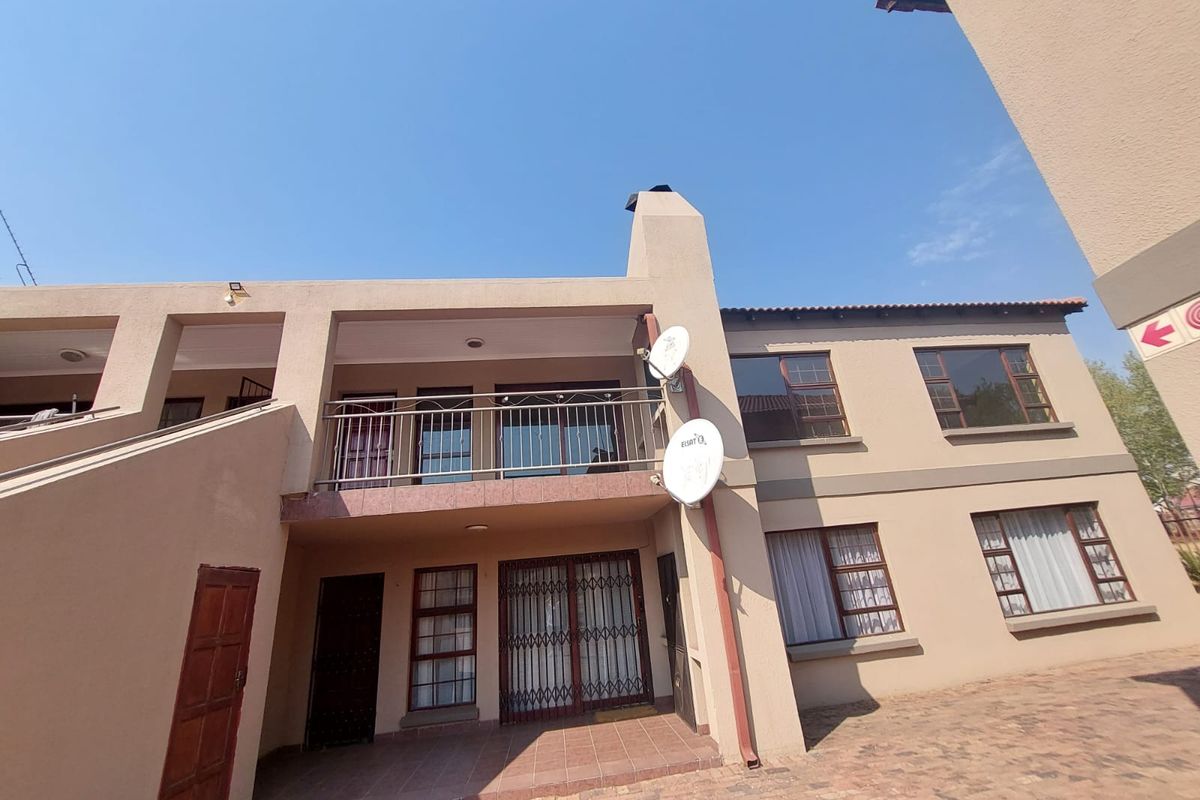 Stunning Flat/Apartment for Sale in Vaalpark - Prime Location - Photo 2