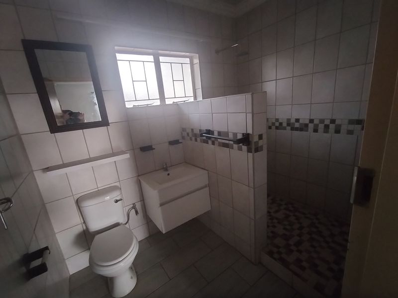 Spacious family home in Pretoria North - Photo 10