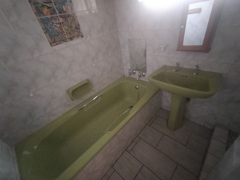 Spacious family home in Pretoria North - Photo 8