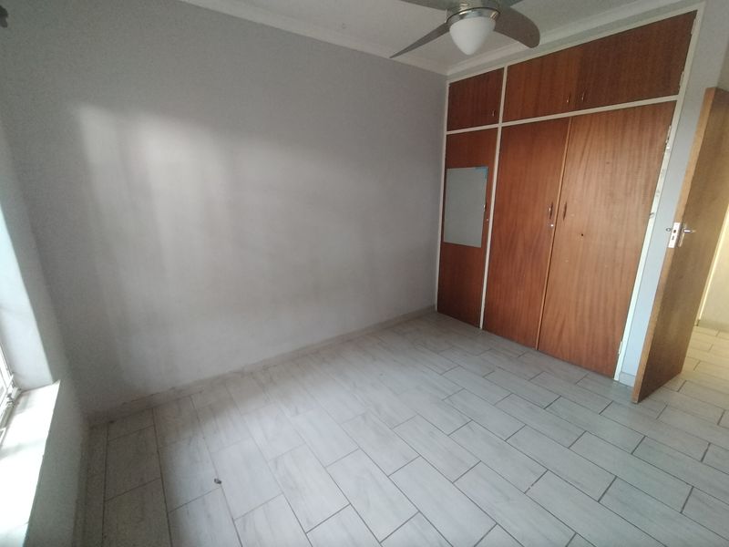 Spacious family home in Pretoria North - Photo 9