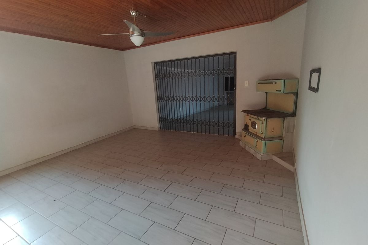 Spacious family home in Pretoria North - Photo 5