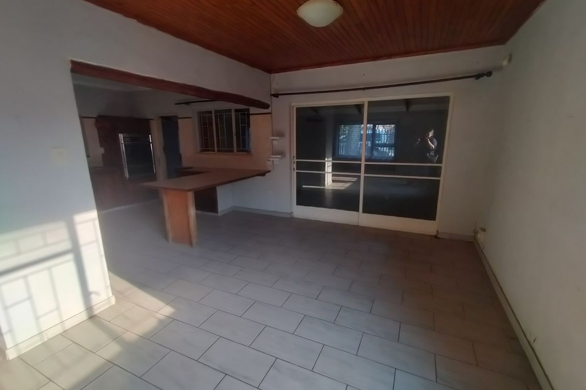 Spacious family home in Pretoria North - Photo 4