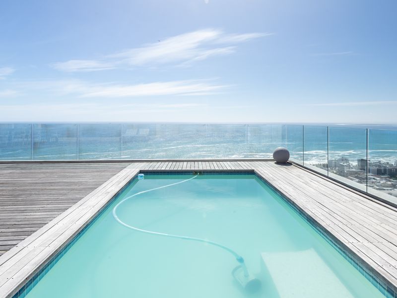 Luxury penthouse living with breathtaking ocean views - Photo 6