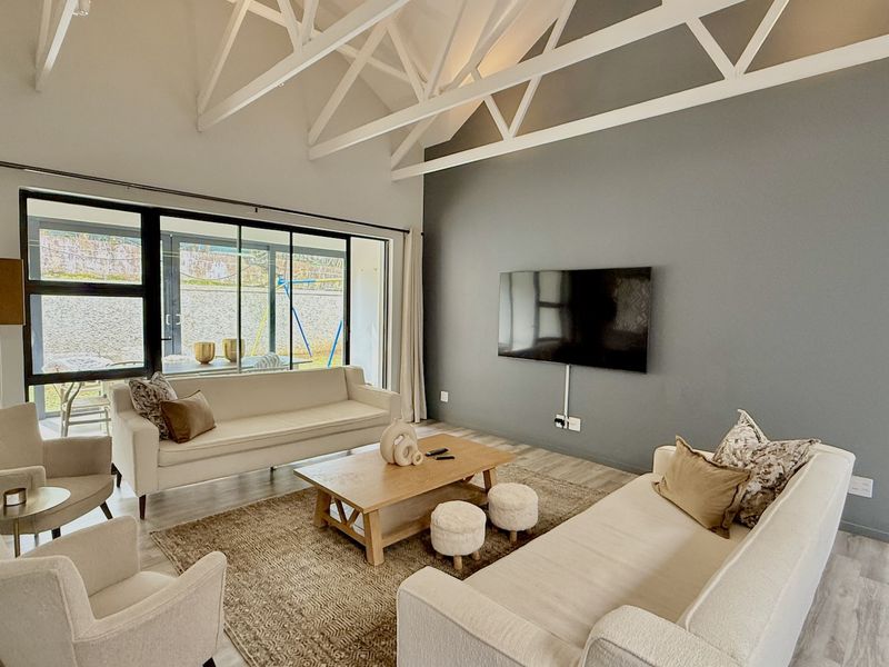 Modern four-bedroom home in a secure Dunrobin estate, Ferncliff - Photo 9