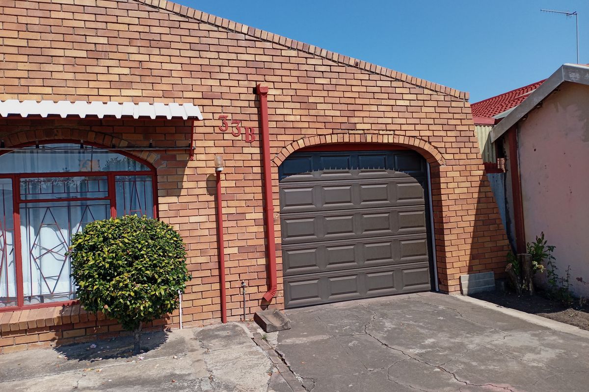 Charming 3bedroom family home for sale in Lennoxton,—your perfect home awaits! Don't miss out - Photo 2