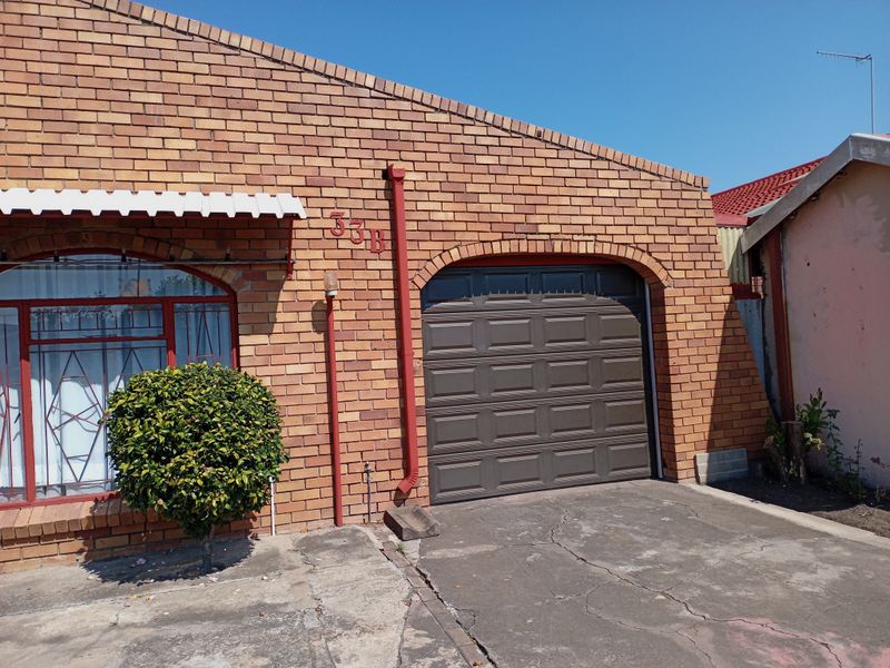 Charming 3bedroom family home for sale in Lennoxton,—your perfect home awaits! Don't miss out - Photo 2