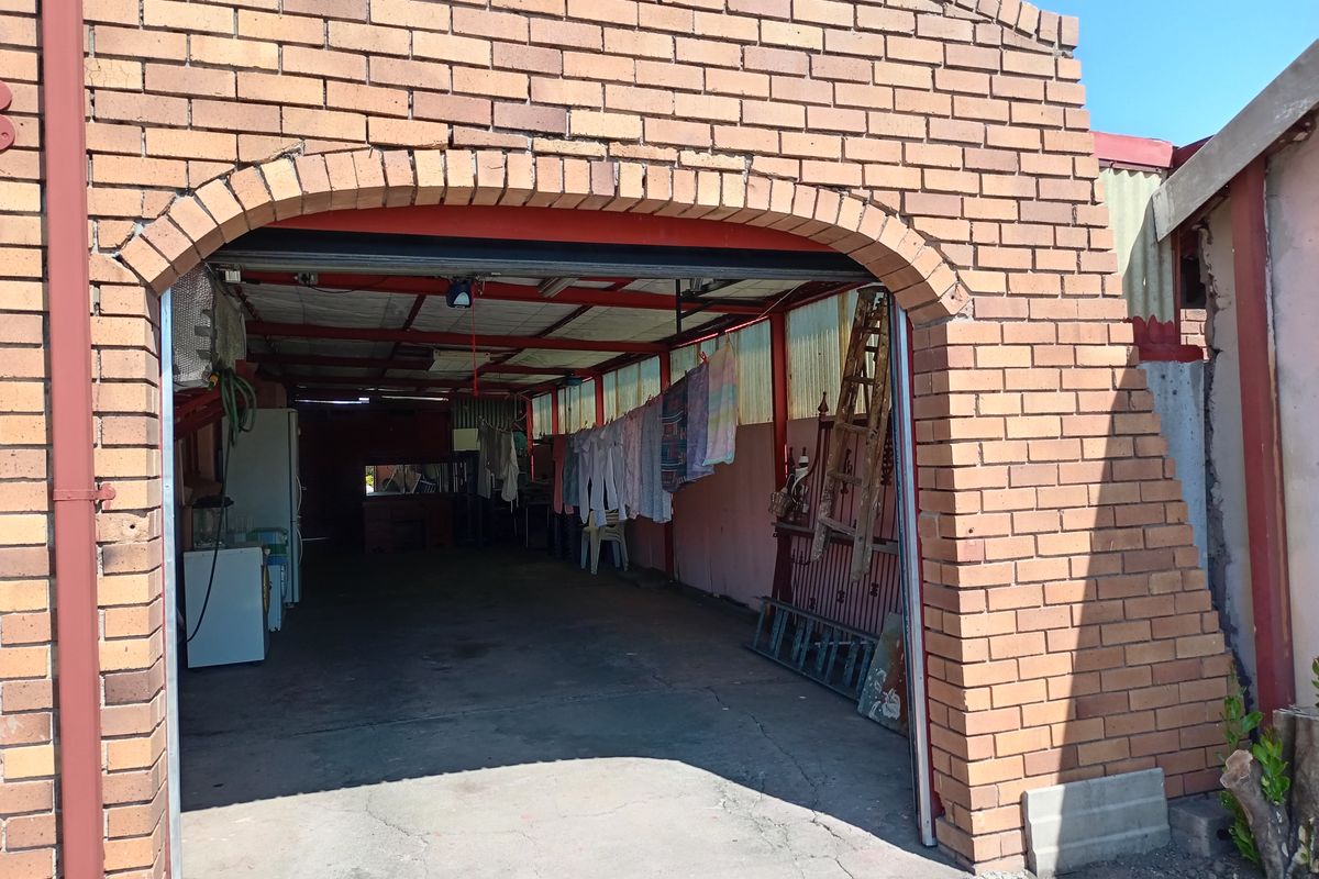 Charming 3bedroom family home for sale in Lennoxton,—your perfect home awaits! Don't miss out - Photo 3