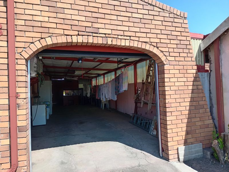 Charming 3bedroom family home for sale in Lennoxton,—your perfect home awaits! Don't miss out - Photo 3