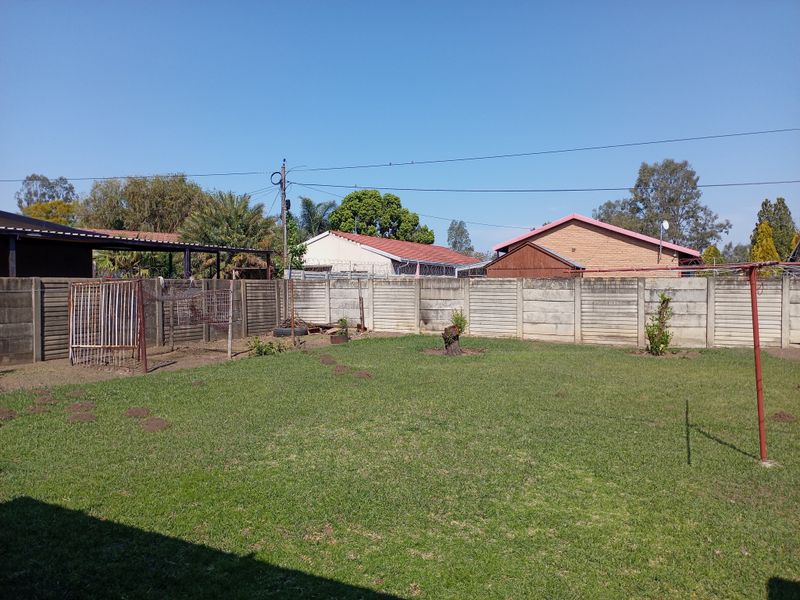 Charming 3bedroom family home for sale in Lennoxton,—your perfect home awaits! Don't miss out - Photo 8
