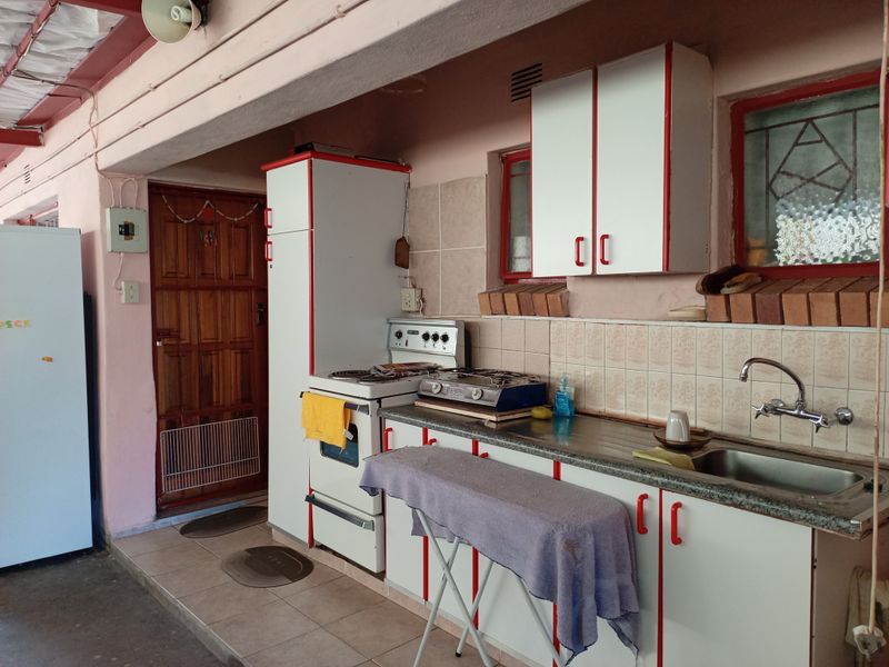 Charming 3bedroom family home for sale in Lennoxton,—your perfect home awaits! Don't miss out - Photo 6
