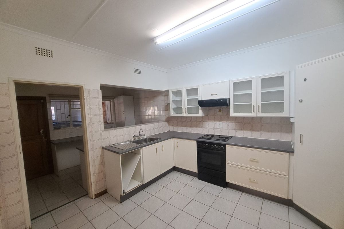Spacious Family Home in Cashan!! - Photo 2