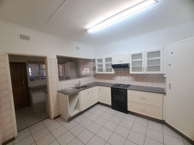 Spacious Family Home in Cashan!! - Photo 2