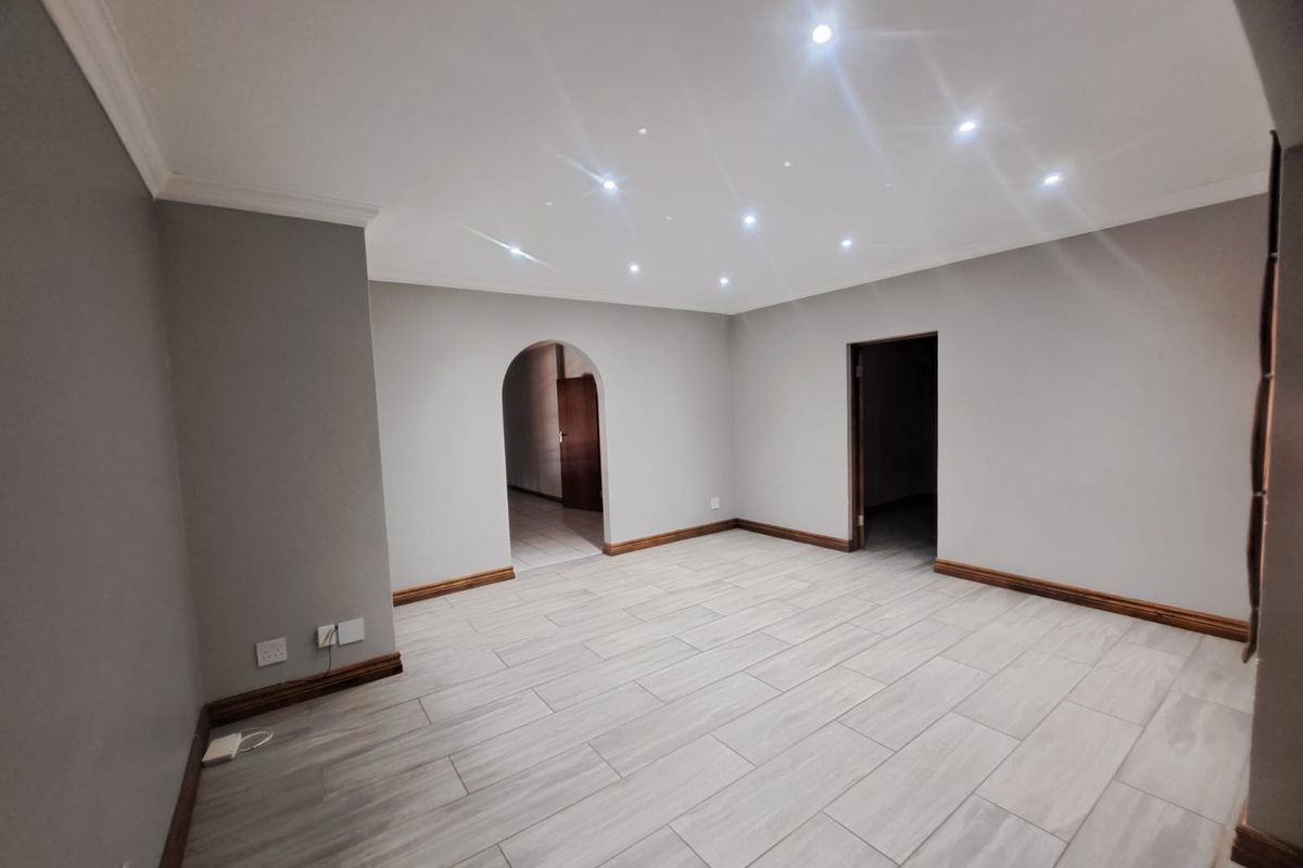 Spacious Family Home in Cashan!! - Photo 4