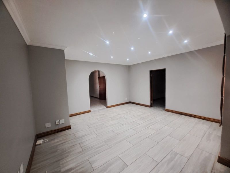 Spacious Family Home in Cashan!! - Photo 4