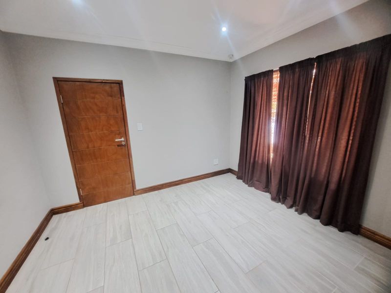 Spacious Family Home in Cashan!! - Photo 8