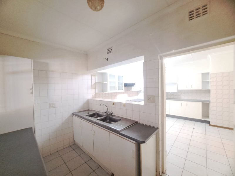 Spacious Family Home in Cashan!! - Photo 3