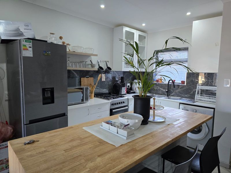 Modern 2 bedroom townhouse within a secure gated complex in Umlele Heights, Kidds Beach - Photo 10