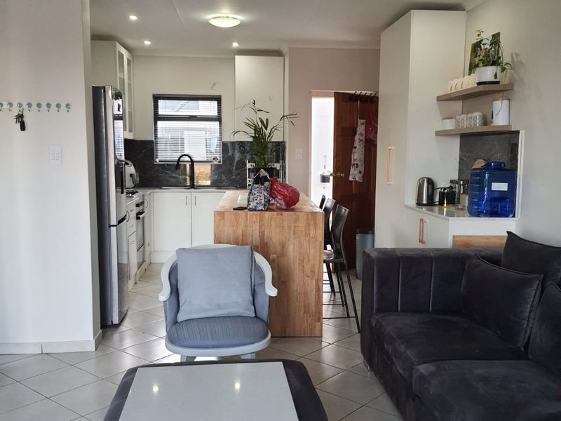 Modern 2 bedroom townhouse within a secure gated complex in Umlele Heights, Kidds Beach - Photo 6