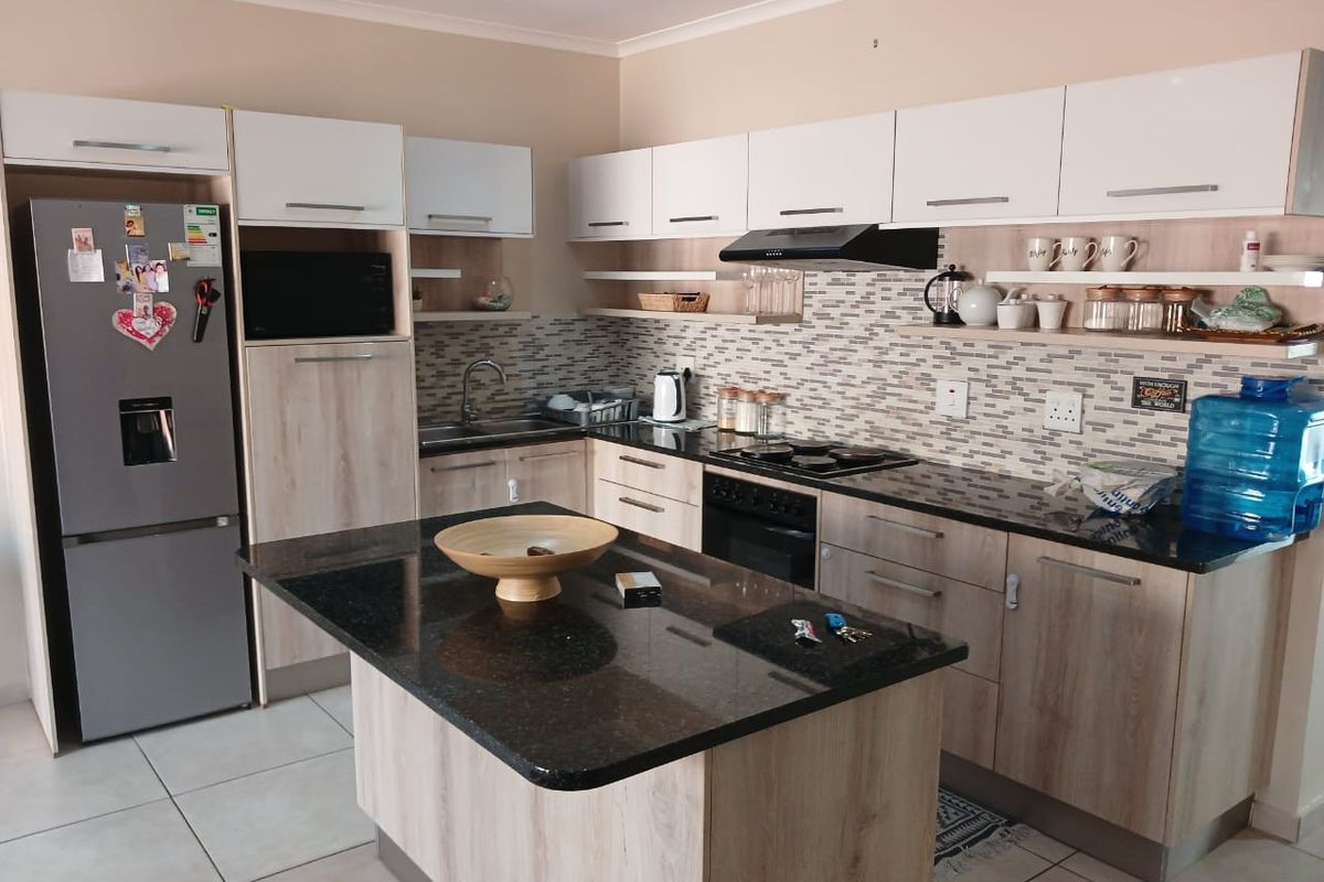 3bedroom Townhouse in Beacon Bay - Photo 3