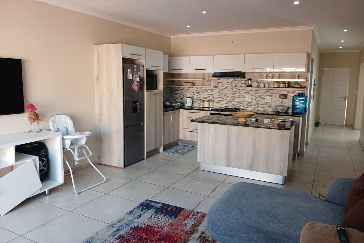 3bedroom Townhouse in Beacon Bay - Photo 2