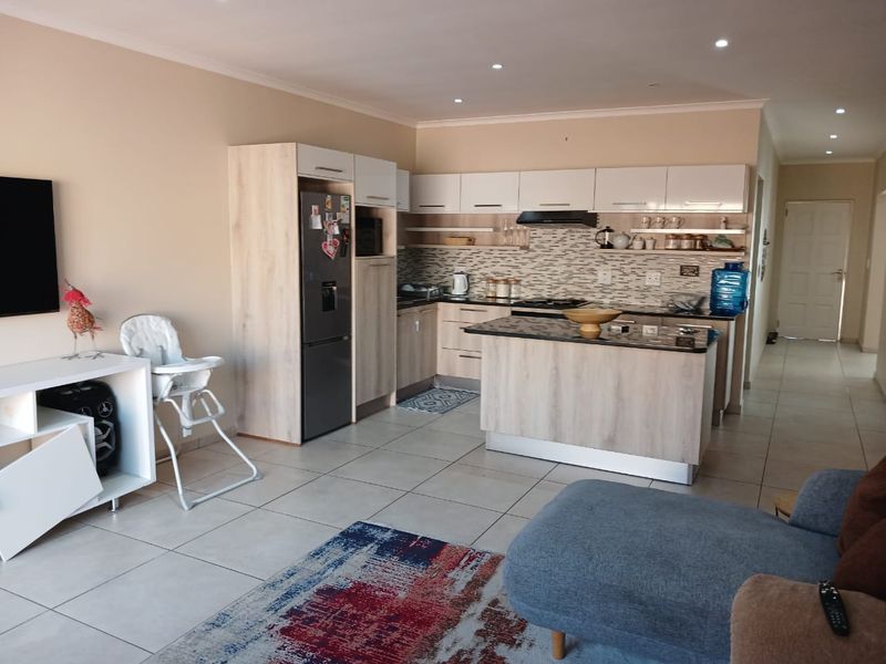 3bedroom Townhouse in Beacon Bay - Photo 2