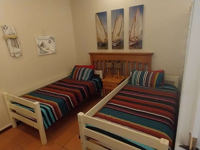 Elegant and fully furnished, this ground floor - Photo 9