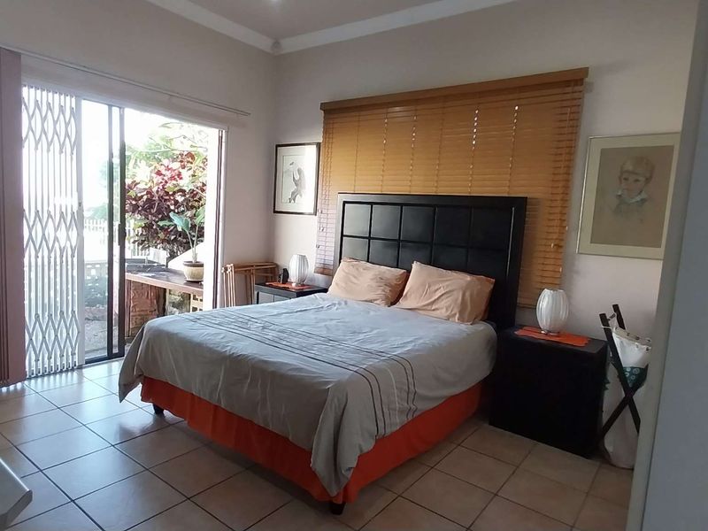 Elegant and fully furnished, this ground floor - Photo 6