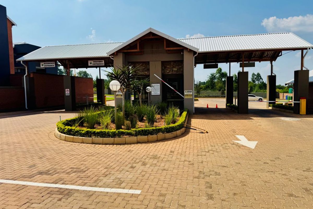 Modern Comfort Meets Eco-Friendly Living in Roodepark Eco City 2 - Photo 5