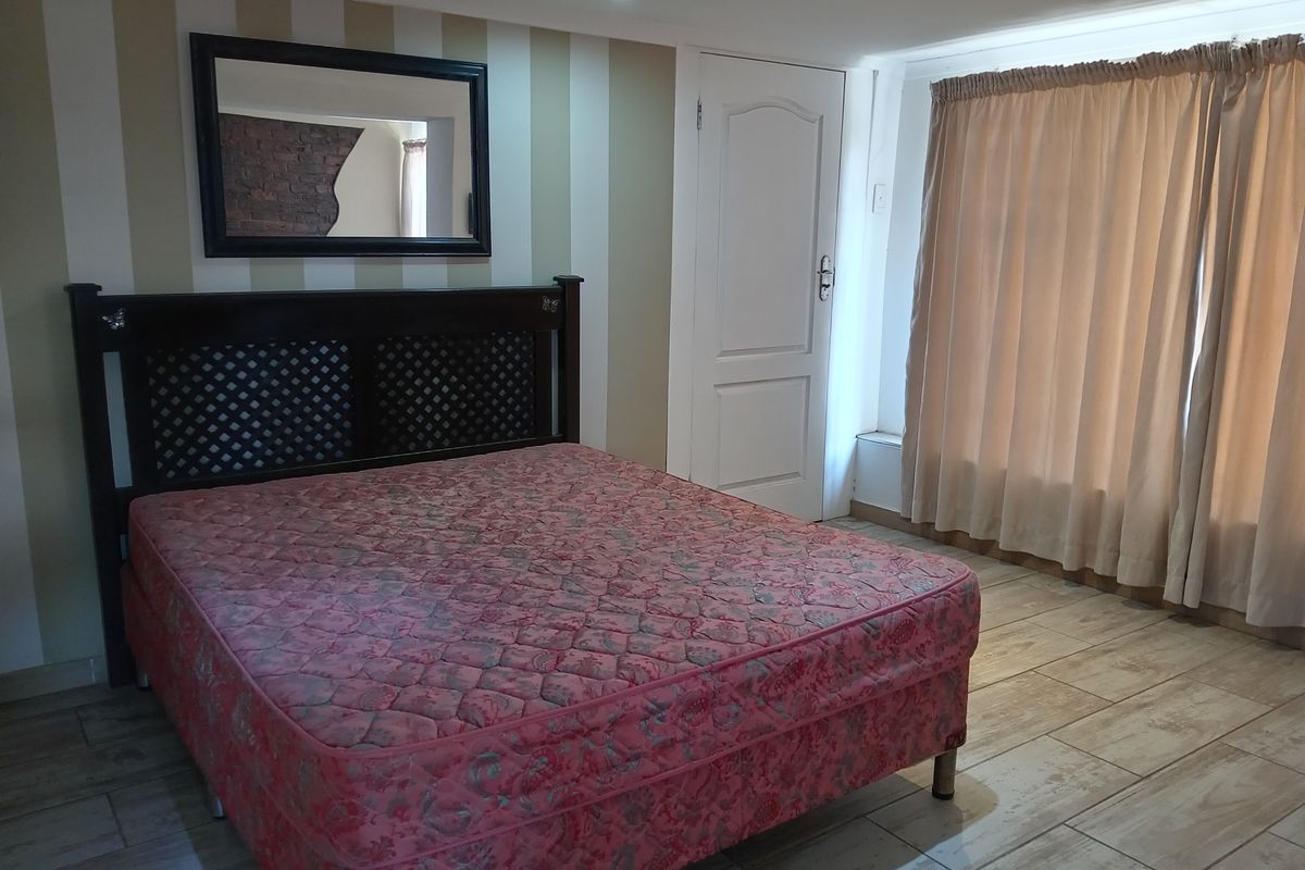 Stunning semi furnished flatlet to rent in South Crest - Photo 4