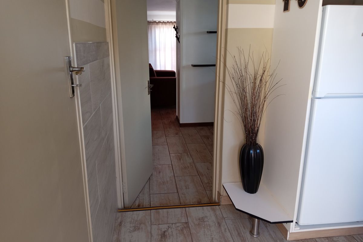 Stunning semi furnished flatlet to rent in South Crest - Photo 3