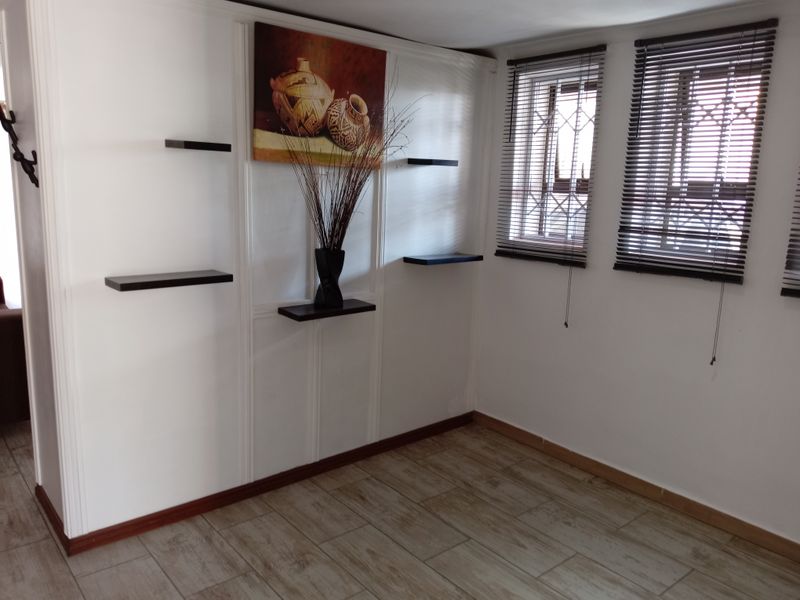 Stunning semi furnished flatlet to rent in South Crest - Photo 9