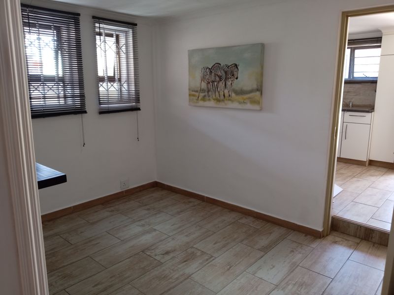 Stunning semi furnished flatlet to rent in South Crest - Photo 8