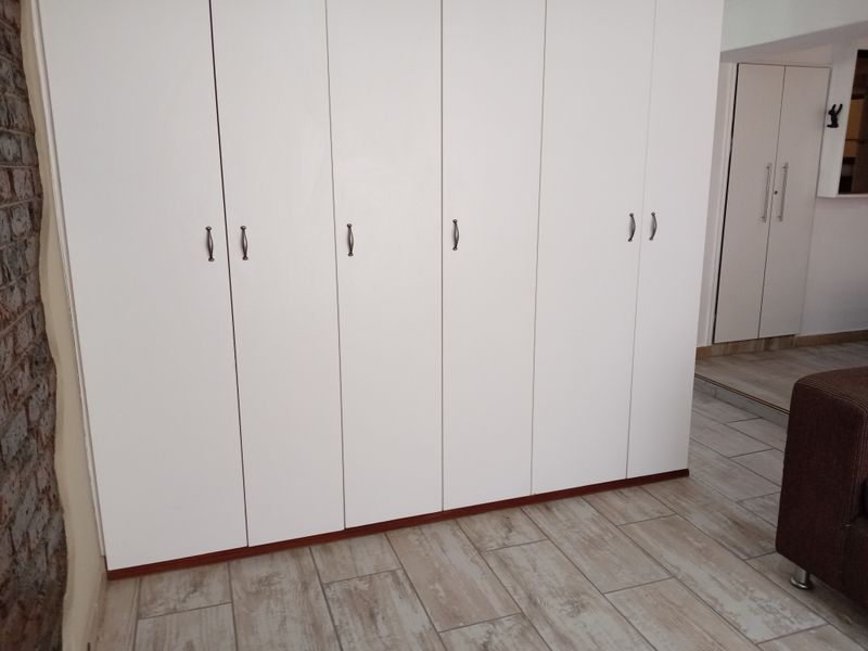 Stunning semi furnished flatlet to rent in South Crest - Photo 7