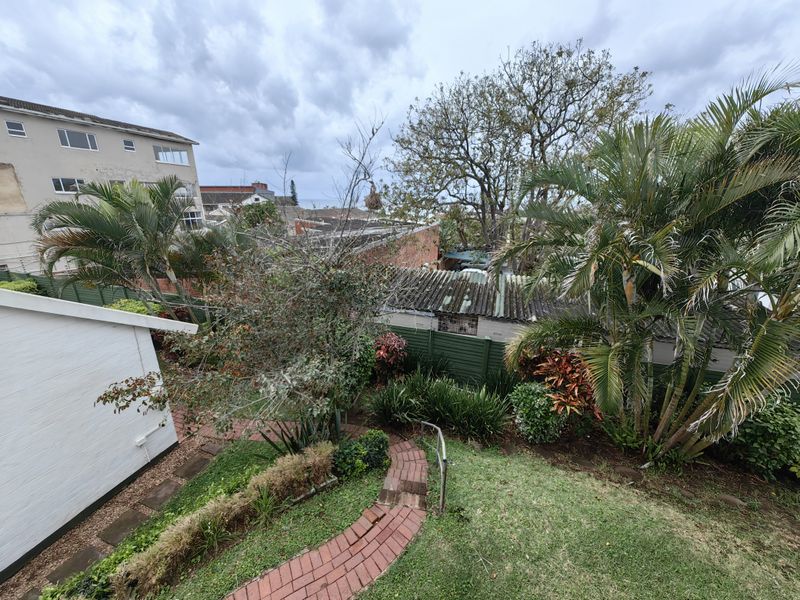 Lovely corner flat in central Retirement complex with distant sea view - Photo 10