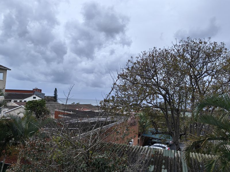 Lovely corner flat in central Retirement complex with distant sea view - Photo 8