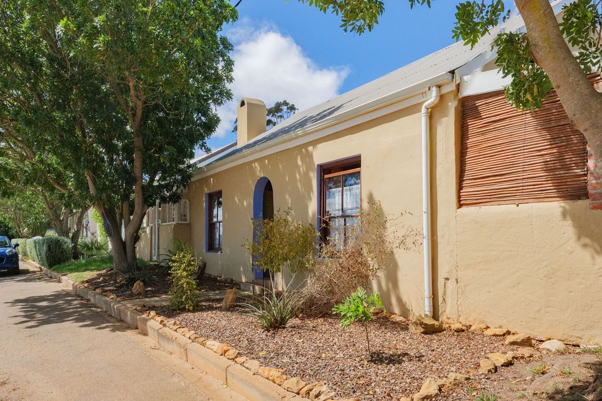 An Exceptional Cottage in One of Napier’s Finest Streets - Photo 3