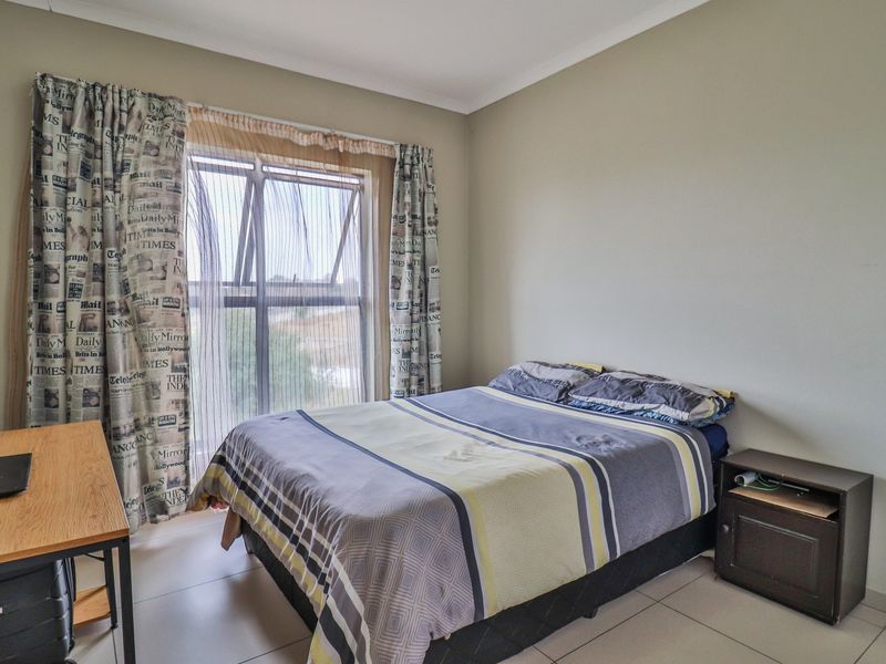 Stunning apartment for sale in Erand Gardens, Midrand—ideal for modern living and comfort! - Photo 8