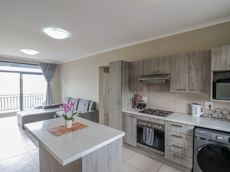 Stunning apartment for sale in Erand Gardens, Midrand—ideal for modern living and comfort! - Photo 4