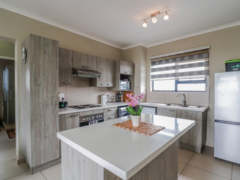 Stunning apartment for sale in Erand Gardens, Midrand—ideal for modern living and comfort!