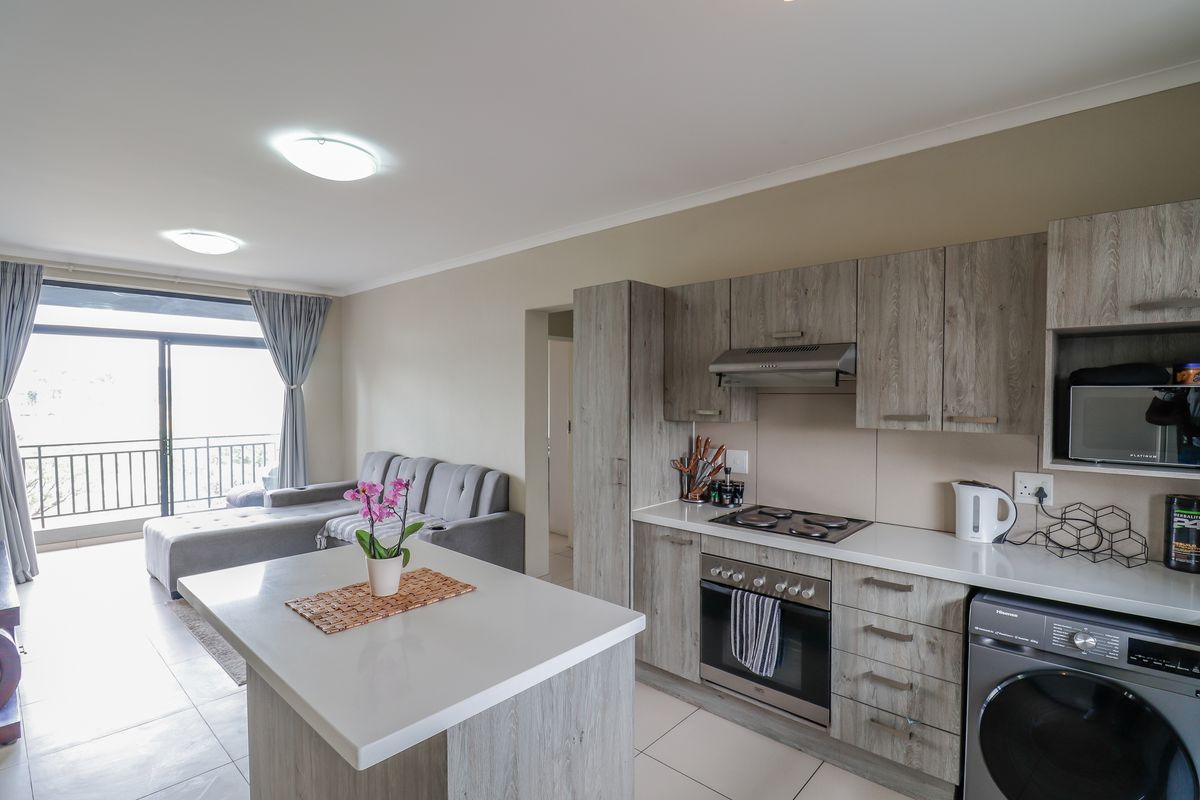 Stunning apartment for sale in Erand Gardens, Midrand—ideal for modern living and comfort! - Photo 4