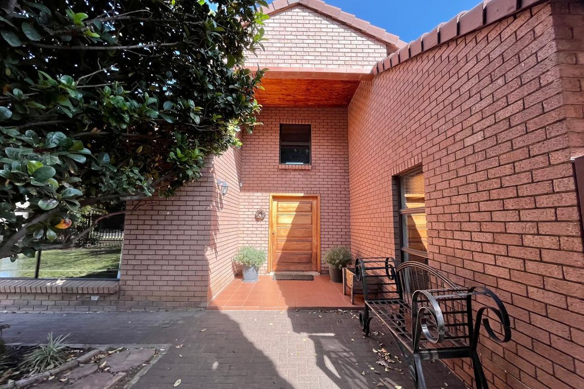 Four bedroom home in the HEART OF THE GREEN AREA - Photo 2