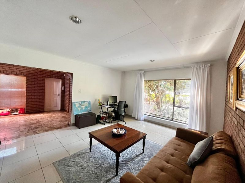 Four bedroom home in the HEART OF THE GREEN AREA - Photo 5