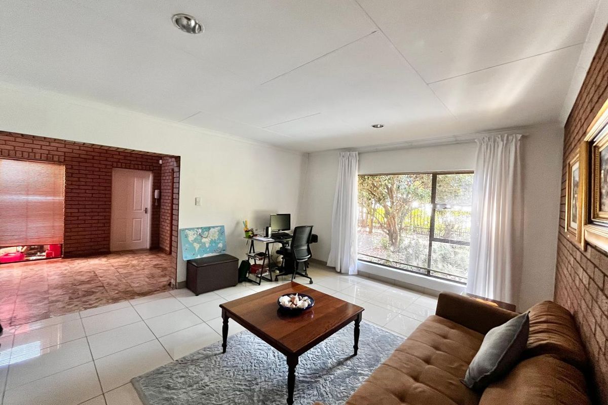 Four bedroom home in the HEART OF THE GREEN AREA - Photo 5