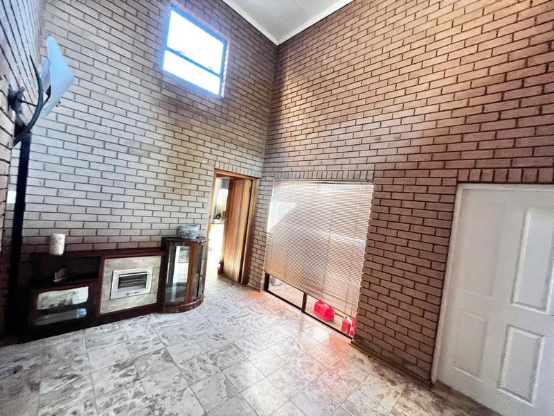 Four bedroom home in the HEART OF THE GREEN AREA - Photo 4